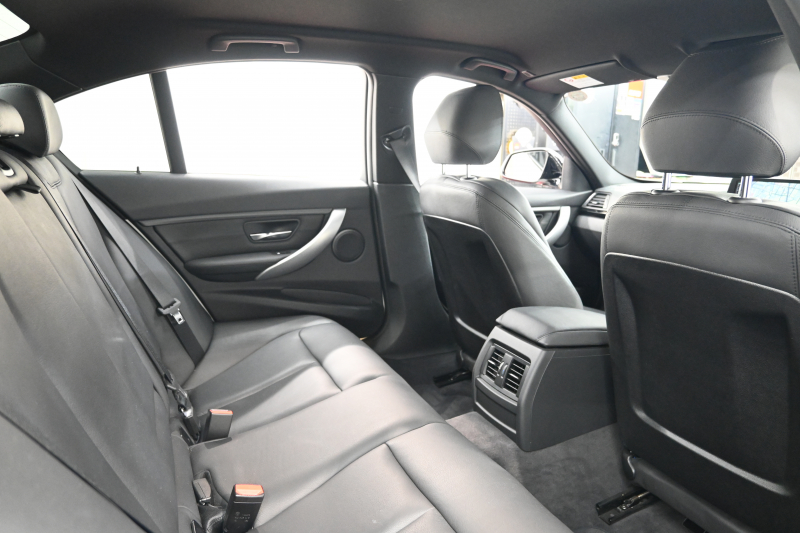BMW 3シリーズ 320i Mｽﾎﾟｰﾂ　正規D車 ACC 黒革 ﾋｰﾀｰ 純正ﾅﾋﾞ TV Bｶﾒﾗ PTS LEDﾍｯﾄﾞﾗｲﾄ ｳｯﾄﾞ調ｲﾝﾃﾘｱ Sportﾓｰﾄﾞ ECOﾓｰﾄﾞ Mﾏﾙﾁﾌｧﾝｸｼｮﾝｽﾃｱﾘﾝｸﾞ Mｽｶｯﾌﾌﾟﾚｰﾄ 純正M18ｲﾝﾁAW　2年保証付