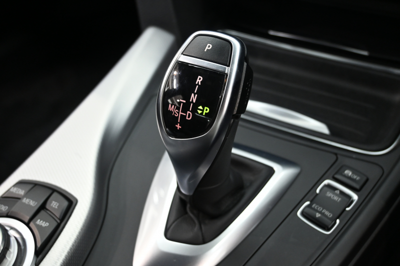 BMW 3シリーズ 320i Mｽﾎﾟｰﾂ　正規D車 ACC 黒革 ﾋｰﾀｰ 純正ﾅﾋﾞ TV Bｶﾒﾗ PTS LEDﾍｯﾄﾞﾗｲﾄ ｳｯﾄﾞ調ｲﾝﾃﾘｱ Sportﾓｰﾄﾞ ECOﾓｰﾄﾞ Mﾏﾙﾁﾌｧﾝｸｼｮﾝｽﾃｱﾘﾝｸﾞ Mｽｶｯﾌﾌﾟﾚｰﾄ 純正M18ｲﾝﾁAW　2年保証付