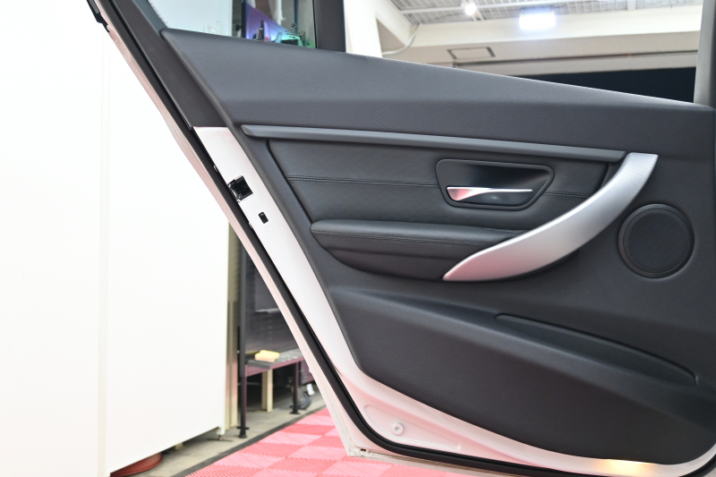 BMW 3シリーズ 320i Mｽﾎﾟｰﾂ　正規D車 ACC 黒革 ﾋｰﾀｰ 純正ﾅﾋﾞ TV Bｶﾒﾗ PTS LEDﾍｯﾄﾞﾗｲﾄ ｳｯﾄﾞ調ｲﾝﾃﾘｱ Sportﾓｰﾄﾞ ECOﾓｰﾄﾞ Mﾏﾙﾁﾌｧﾝｸｼｮﾝｽﾃｱﾘﾝｸﾞ Mｽｶｯﾌﾌﾟﾚｰﾄ 純正M18ｲﾝﾁAW　2年保証付