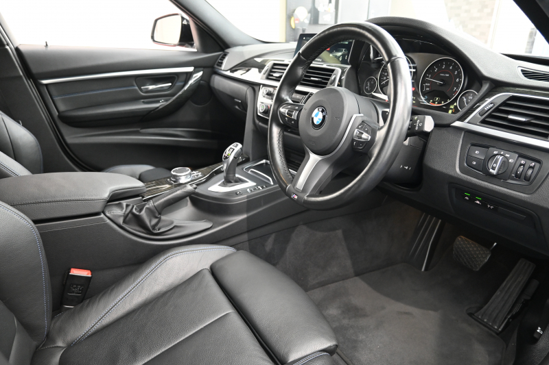 BMW 3シリーズ 320i ﾂｰﾘﾝｸﾞ Mｽﾎﾟｰﾂ　正規D車 後期ﾓﾃﾞﾙ ACC 黒革 純正iDriveﾅﾋﾞ Bｶﾒﾗ Carplay Blouetoothｵｰﾃﾞｨｵ LEDﾍｯﾄﾞﾗｲﾄ SPORTﾓｰﾄﾞ 自動Rｹﾞｰﾄ  Mｴｱﾛ&18ｲﾝﾁAW 自動ﾄﾗﾝｸ　2年保証付