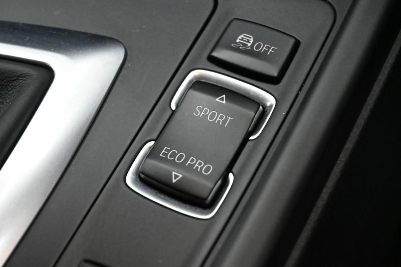 BMW 3シリーズ 320i ﾂｰﾘﾝｸﾞ Mｽﾎﾟｰﾂ　正規D車 後期ﾓﾃﾞﾙ ACC 黒革 純正iDriveﾅﾋﾞ Bｶﾒﾗ Carplay Blouetoothｵｰﾃﾞｨｵ LEDﾍｯﾄﾞﾗｲﾄ SPORTﾓｰﾄﾞ 自動Rｹﾞｰﾄ  Mｴｱﾛ&18ｲﾝﾁAW 自動ﾄﾗﾝｸ　2年保証付