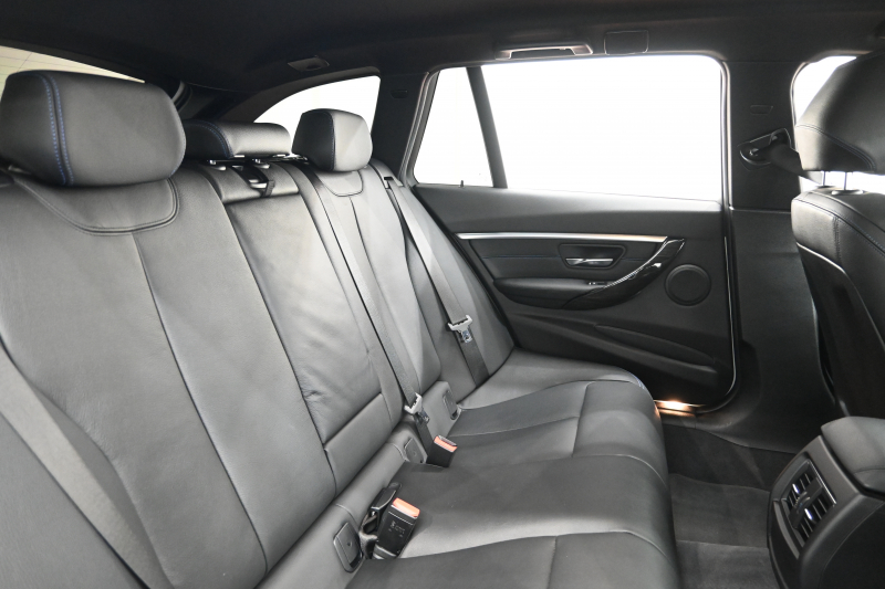 BMW 3シリーズ 320i ﾂｰﾘﾝｸﾞ Mｽﾎﾟｰﾂ　正規D車 後期ﾓﾃﾞﾙ ACC 黒革 純正iDriveﾅﾋﾞ Bｶﾒﾗ Carplay Blouetoothｵｰﾃﾞｨｵ LEDﾍｯﾄﾞﾗｲﾄ SPORTﾓｰﾄﾞ 自動Rｹﾞｰﾄ  Mｴｱﾛ&18ｲﾝﾁAW 自動ﾄﾗﾝｸ　2年保証付