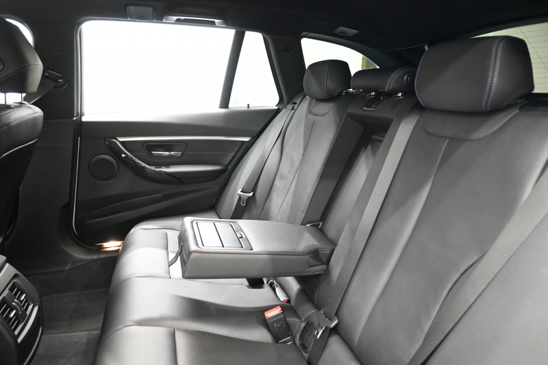 BMW 3シリーズ 320i ﾂｰﾘﾝｸﾞ Mｽﾎﾟｰﾂ　正規D車 後期ﾓﾃﾞﾙ ACC 黒革 純正iDriveﾅﾋﾞ Bｶﾒﾗ Carplay Blouetoothｵｰﾃﾞｨｵ LEDﾍｯﾄﾞﾗｲﾄ SPORTﾓｰﾄﾞ 自動Rｹﾞｰﾄ  Mｴｱﾛ&18ｲﾝﾁAW 自動ﾄﾗﾝｸ　2年保証付