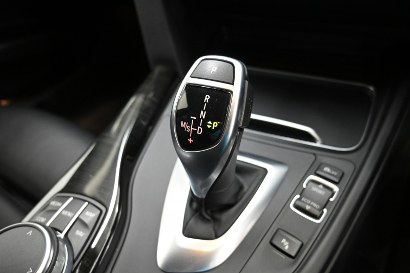 BMW 3シリーズ 320i ﾂｰﾘﾝｸﾞ Mｽﾎﾟｰﾂ　正規D車 後期ﾓﾃﾞﾙ ACC 黒革 純正iDriveﾅﾋﾞ Bｶﾒﾗ Carplay Blouetoothｵｰﾃﾞｨｵ LEDﾍｯﾄﾞﾗｲﾄ SPORTﾓｰﾄﾞ 自動Rｹﾞｰﾄ  Mｴｱﾛ&18ｲﾝﾁAW 自動ﾄﾗﾝｸ　2年保証付