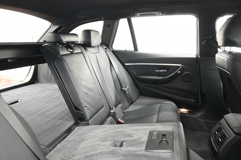 BMW 3シリーズ 320i ﾂｰﾘﾝｸﾞ Mｽﾎﾟｰﾂ　正規D車 後期ﾓﾃﾞﾙ ACC 黒革 純正iDriveﾅﾋﾞ Bｶﾒﾗ Carplay Blouetoothｵｰﾃﾞｨｵ LEDﾍｯﾄﾞﾗｲﾄ SPORTﾓｰﾄﾞ 自動Rｹﾞｰﾄ  Mｴｱﾛ&18ｲﾝﾁAW 自動ﾄﾗﾝｸ　2年保証付