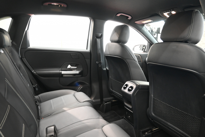 メルセデスベンツ Bクラス B220d AMGﾗｲﾝ&ﾚｻﾞｰｴｸｽｸﾙｰｼﾌﾞPKG ﾚｰﾀﾞｰSP　後期ﾓﾃﾞﾙ ACC 黒革 MBUXﾅﾋﾞ TV Bｶﾒﾗ HUD ｶｰﾎﾞﾝ調ｲﾝﾃﾘｱ ｺﾝﾌｫｰﾄｻｽﾍﾟﾝｼｮﾝ AMGｴｱﾛ&18ｲﾝﾁAW　2年保証