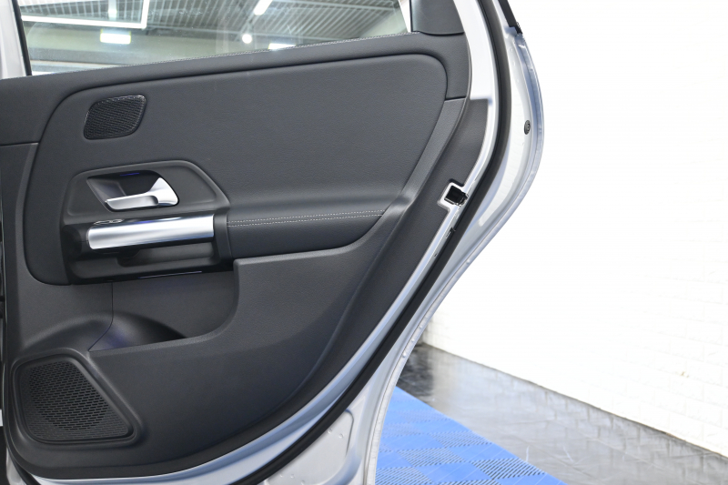 メルセデスベンツ Bクラス B220d AMGﾗｲﾝ&ﾚｻﾞｰｴｸｽｸﾙｰｼﾌﾞPKG ﾚｰﾀﾞｰSP　後期ﾓﾃﾞﾙ ACC 黒革 MBUXﾅﾋﾞ TV Bｶﾒﾗ HUD ｶｰﾎﾞﾝ調ｲﾝﾃﾘｱ ｺﾝﾌｫｰﾄｻｽﾍﾟﾝｼｮﾝ AMGｴｱﾛ&18ｲﾝﾁAW　2年保証