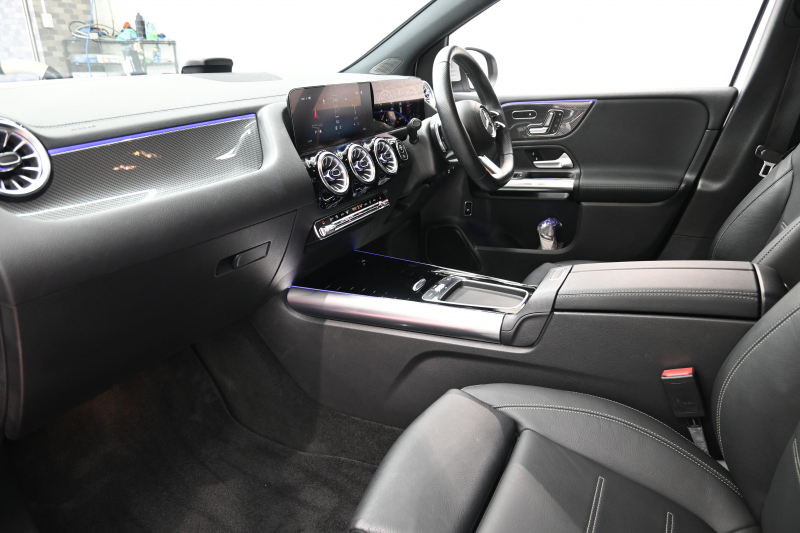 メルセデスベンツ Bクラス B220d AMGﾗｲﾝ&ﾚｻﾞｰｴｸｽｸﾙｰｼﾌﾞPKG ﾚｰﾀﾞｰSP　後期ﾓﾃﾞﾙ ACC 黒革 MBUXﾅﾋﾞ TV Bｶﾒﾗ HUD ｶｰﾎﾞﾝ調ｲﾝﾃﾘｱ ｺﾝﾌｫｰﾄｻｽﾍﾟﾝｼｮﾝ AMGｴｱﾛ&18ｲﾝﾁAW　2年保証