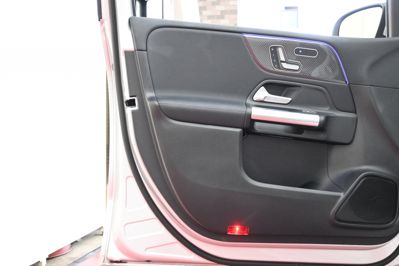 メルセデスベンツ Bクラス B220d AMGﾗｲﾝ&ﾚｻﾞｰｴｸｽｸﾙｰｼﾌﾞPKG ﾚｰﾀﾞｰSP　後期ﾓﾃﾞﾙ ACC 黒革 MBUXﾅﾋﾞ TV Bｶﾒﾗ HUD ｶｰﾎﾞﾝ調ｲﾝﾃﾘｱ ｺﾝﾌｫｰﾄｻｽﾍﾟﾝｼｮﾝ AMGｴｱﾛ&18ｲﾝﾁAW　2年保証