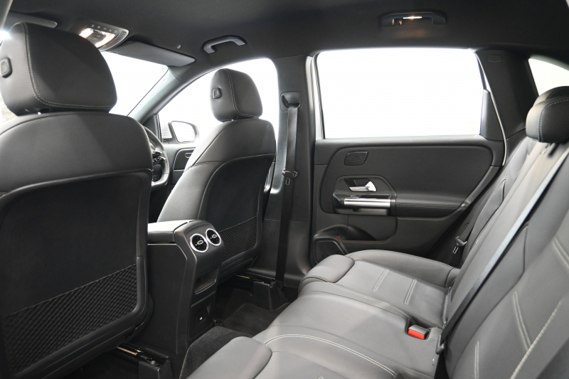 メルセデスベンツ Bクラス B220d AMGﾗｲﾝ&ﾚｻﾞｰｴｸｽｸﾙｰｼﾌﾞPKG ﾚｰﾀﾞｰSP　後期ﾓﾃﾞﾙ ACC 黒革 MBUXﾅﾋﾞ TV Bｶﾒﾗ HUD ｶｰﾎﾞﾝ調ｲﾝﾃﾘｱ ｺﾝﾌｫｰﾄｻｽﾍﾟﾝｼｮﾝ AMGｴｱﾛ&18ｲﾝﾁAW　2年保証