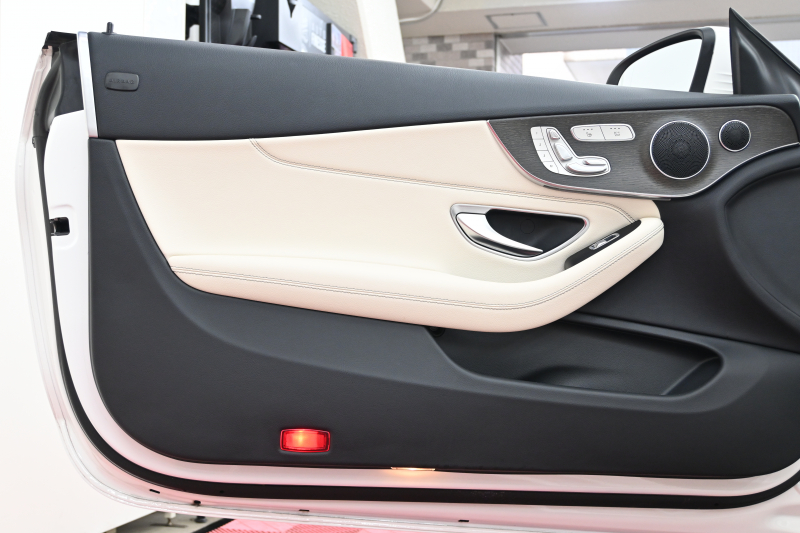 メルセデスベンツ Cクラス C180 ｶﾌﾞﾘｵﾚ ﾚｻﾞｰｴｸｽｸﾙｰｼﾌﾞ&ﾚｰﾀﾞｰSP　ACC 白革 ｴｱｽｶｰﾌ 黒幌 MBUXﾅﾋﾞ TV Bｶﾒﾗ ﾍｯﾄﾞｱｯﾌﾟD ﾏﾙﾁﾋﾞｰﾑLED AMGｴｱﾛ&19ｲﾝﾁAW　2年保証