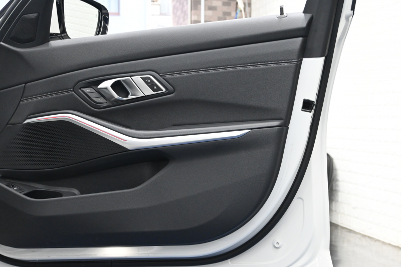 BMW 3シリーズ 320d ﾂｰﾘﾝｸﾞ Mｽﾎﾟｰﾂ ｺﾝﾌｫｰﾄ&ﾊｲﾗｲﾝPKG　正規D車 ACC ｺﾝﾌｫｰﾄA ｲﾝﾃﾘｼﾞｪﾝﾄS 黒革 純正Idriveﾅﾋﾞ 360ｶﾒﾗ Carplay Blouetoothｵｰﾃﾞｨｵ 自動Rｹﾞｰﾄ Sportﾓｰﾄﾞ LEDﾍｯﾄﾞﾗｲﾄ 純正19ｲﾝﾁAW　2年保証付