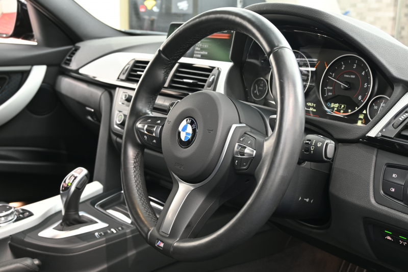 BMW 3シリーズ 320d ﾂｰﾘﾝｸﾞ Mｽﾎﾟｰﾂ　正規D車 ACC ｽﾎﾟｰﾂｼｰﾄ ﾋｰﾀｰ 純正ﾅﾋﾞ TV Bｶﾒﾗ Blouetoothｵｰﾃﾞｨｵ LEDﾍｯﾄﾞﾗｲﾄ 自動Rｹﾞｰﾄ&ﾊﾝｽﾞﾌﾘｰA Mｴｱﾛ&18ｲﾝﾁAW　2年保証