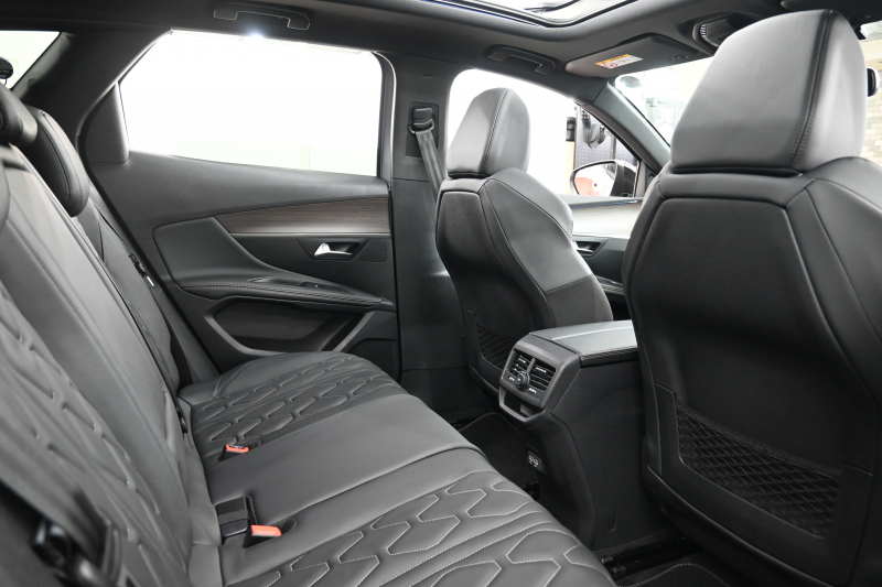 プジョー 3008 3008 GT ｴｸﾞｾﾞｸﾃｨﾌﾞｴﾃﾞｨｼｮﾝ　120台限定 後期ﾓﾃﾞﾙ ACC 黒革 ﾊﾟﾉﾗﾏSR 純正ﾃﾞｨｽﾌﾟﾚｲ 360ﾋﾞｼｮﾝ Carplay Blouetoothｵｰﾃﾞｨｵ ｺｰﾅｰｾﾝｻｰ LEDﾍｯﾄﾞﾗｲﾄ 自動Rｹﾞｰﾄ 純正18ｲﾝﾁAW　2年保証