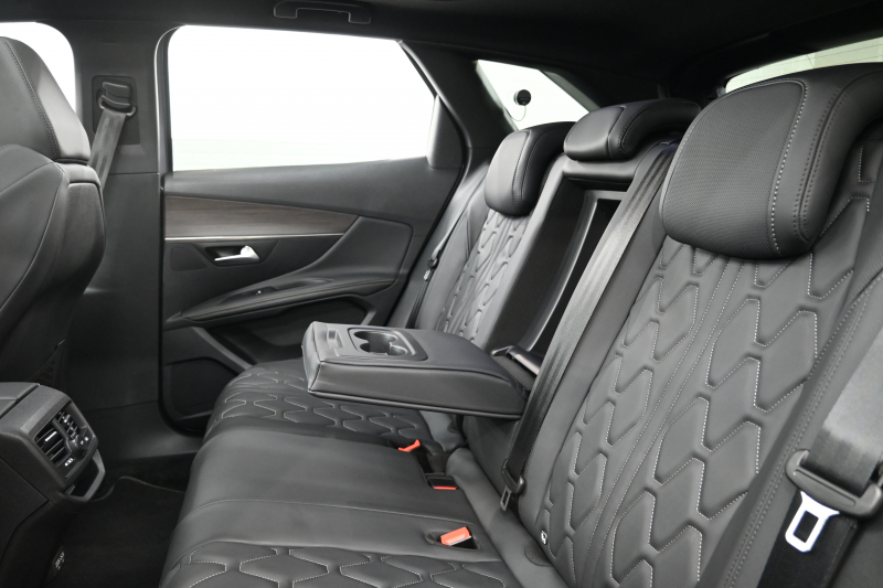プジョー 3008 3008 GT ｴｸﾞｾﾞｸﾃｨﾌﾞｴﾃﾞｨｼｮﾝ　120台限定 後期ﾓﾃﾞﾙ ACC 黒革 ﾊﾟﾉﾗﾏSR 純正ﾃﾞｨｽﾌﾟﾚｲ 360ﾋﾞｼｮﾝ Carplay Blouetoothｵｰﾃﾞｨｵ ｺｰﾅｰｾﾝｻｰ LEDﾍｯﾄﾞﾗｲﾄ 自動Rｹﾞｰﾄ 純正18ｲﾝﾁAW　2年保証