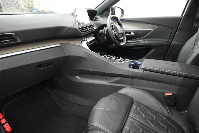 プジョー 3008 3008 GT ｴｸﾞｾﾞｸﾃｨﾌﾞｴﾃﾞｨｼｮﾝ　120台限定 後期ﾓﾃﾞﾙ ACC 黒革 ﾊﾟﾉﾗﾏSR 純正ﾃﾞｨｽﾌﾟﾚｲ 360ﾋﾞｼｮﾝ Carplay Blouetoothｵｰﾃﾞｨｵ ｺｰﾅｰｾﾝｻｰ LEDﾍｯﾄﾞﾗｲﾄ 自動Rｹﾞｰﾄ 純正18ｲﾝﾁAW　2年保証