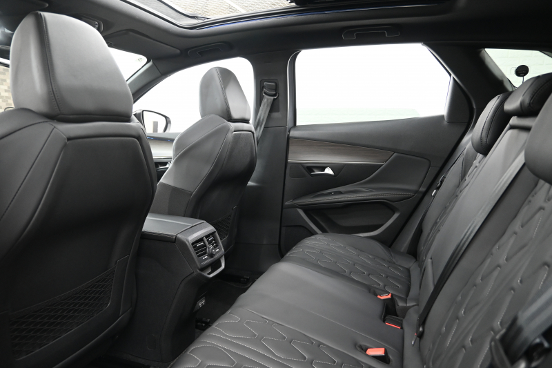 プジョー 3008 3008 GT ｴｸﾞｾﾞｸﾃｨﾌﾞｴﾃﾞｨｼｮﾝ　120台限定 後期ﾓﾃﾞﾙ ACC 黒革 ﾊﾟﾉﾗﾏSR 純正ﾃﾞｨｽﾌﾟﾚｲ 360ﾋﾞｼｮﾝ Carplay Blouetoothｵｰﾃﾞｨｵ ｺｰﾅｰｾﾝｻｰ LEDﾍｯﾄﾞﾗｲﾄ 自動Rｹﾞｰﾄ 純正18ｲﾝﾁAW　2年保証