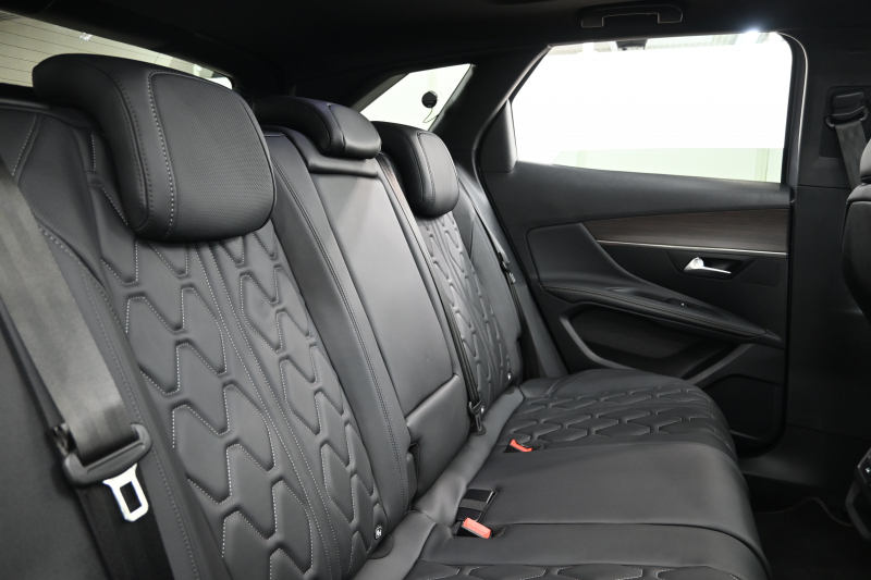プジョー 3008 3008 GT ｴｸﾞｾﾞｸﾃｨﾌﾞｴﾃﾞｨｼｮﾝ　120台限定 後期ﾓﾃﾞﾙ ACC 黒革 ﾊﾟﾉﾗﾏSR 純正ﾃﾞｨｽﾌﾟﾚｲ 360ﾋﾞｼｮﾝ Carplay Blouetoothｵｰﾃﾞｨｵ ｺｰﾅｰｾﾝｻｰ LEDﾍｯﾄﾞﾗｲﾄ 自動Rｹﾞｰﾄ 純正18ｲﾝﾁAW　2年保証