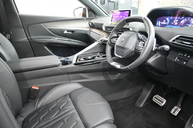 プジョー 3008 3008 GT ｴｸﾞｾﾞｸﾃｨﾌﾞｴﾃﾞｨｼｮﾝ　120台限定 後期ﾓﾃﾞﾙ ACC 黒革 ﾊﾟﾉﾗﾏSR 純正ﾃﾞｨｽﾌﾟﾚｲ 360ﾋﾞｼｮﾝ Carplay Blouetoothｵｰﾃﾞｨｵ ｺｰﾅｰｾﾝｻｰ LEDﾍｯﾄﾞﾗｲﾄ 自動Rｹﾞｰﾄ 純正18ｲﾝﾁAW　2年保証