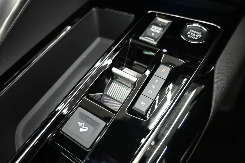 プジョー 3008 3008 GT ｴｸﾞｾﾞｸﾃｨﾌﾞｴﾃﾞｨｼｮﾝ　120台限定 後期ﾓﾃﾞﾙ ACC 黒革 ﾊﾟﾉﾗﾏSR 純正ﾃﾞｨｽﾌﾟﾚｲ 360ﾋﾞｼｮﾝ Carplay Blouetoothｵｰﾃﾞｨｵ ｺｰﾅｰｾﾝｻｰ LEDﾍｯﾄﾞﾗｲﾄ 自動Rｹﾞｰﾄ 純正18ｲﾝﾁAW　2年保証