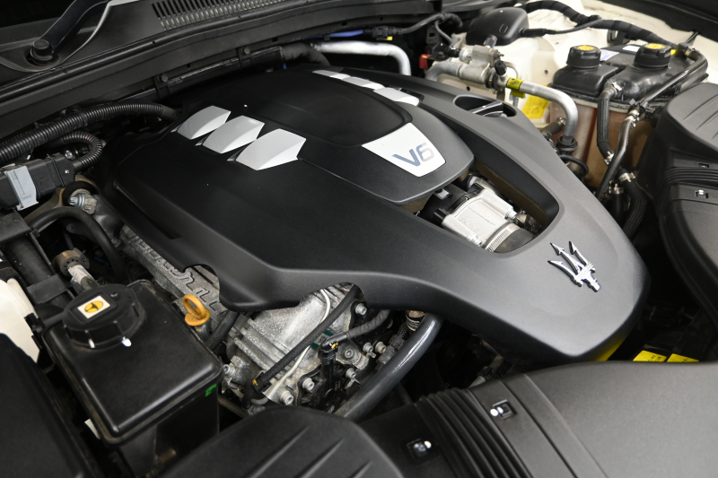 マセラティ ギブリ ﾍﾞｰｽｸﾞﾚｰﾄﾞ　ACC BSM 黒革 ﾋｰﾀｰ ｻﾝﾙｰﾌ 8.4ｲﾝﾁﾅﾋﾞ TV 360ｶﾒﾗ Carplay Blouetoothｵｰﾃﾞｨｵ ｶｰﾎﾞﾝｲﾝﾃﾘｱ ｽｶｲﾌｯｸｻｽﾍﾟﾝｼｮﾝ Sportﾓｰﾄﾞ 純正OP21ｲﾝﾁﾁﾀｰﾉAW　2年保証