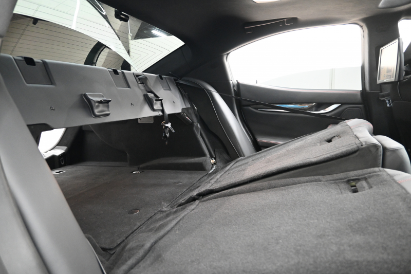 マセラティ ギブリ ﾍﾞｰｽｸﾞﾚｰﾄﾞ　ACC BSM 黒革 ﾋｰﾀｰ ｻﾝﾙｰﾌ 8.4ｲﾝﾁﾅﾋﾞ TV 360ｶﾒﾗ Carplay Blouetoothｵｰﾃﾞｨｵ ｶｰﾎﾞﾝｲﾝﾃﾘｱ ｽｶｲﾌｯｸｻｽﾍﾟﾝｼｮﾝ Sportﾓｰﾄﾞ 純正OP21ｲﾝﾁﾁﾀｰﾉAW　2年保証