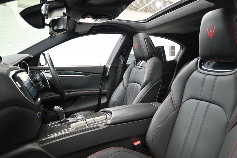 マセラティ ギブリ ﾍﾞｰｽｸﾞﾚｰﾄﾞ　ACC BSM 黒革 ﾋｰﾀｰ ｻﾝﾙｰﾌ 8.4ｲﾝﾁﾅﾋﾞ TV 360ｶﾒﾗ Carplay Blouetoothｵｰﾃﾞｨｵ ｶｰﾎﾞﾝｲﾝﾃﾘｱ ｽｶｲﾌｯｸｻｽﾍﾟﾝｼｮﾝ Sportﾓｰﾄﾞ 純正OP21ｲﾝﾁﾁﾀｰﾉAW　2年保証