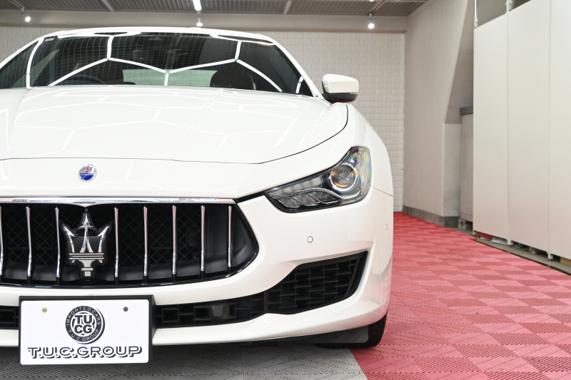 マセラティ ギブリ ﾍﾞｰｽｸﾞﾚｰﾄﾞ　中期ﾓﾃﾞﾙ ACC BSM 茶革 ﾋｰﾀｰ 8.4ｲﾝﾁﾅﾋﾞ TV Bｶﾒﾗ Carplay Blouetoothｵｰﾃﾞｨｵ ﾗﾃﾞｨｶｲﾝﾃﾘｱ Sportﾓｰﾄﾞ ｼﾙﾊﾞｰｷｬﾘﾊﾟｰ 純正19ｲﾝﾁAW　2年保証