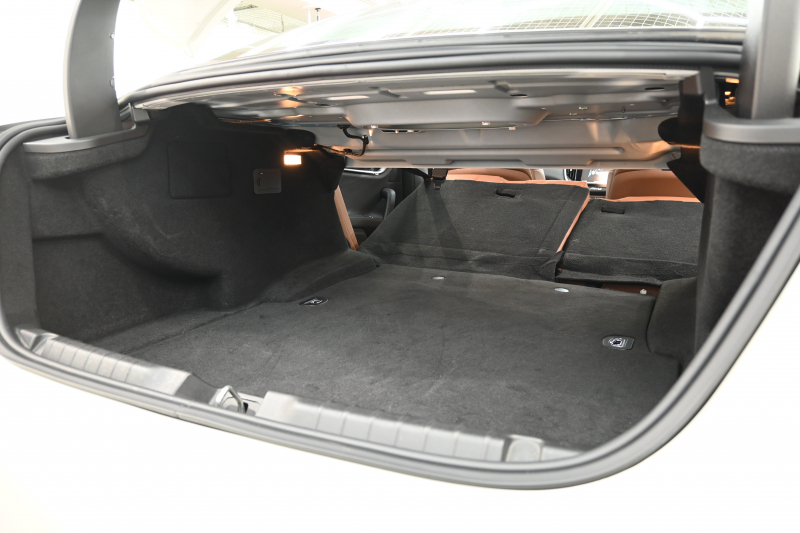 マセラティ ギブリ ﾍﾞｰｽｸﾞﾚｰﾄﾞ　中期ﾓﾃﾞﾙ ACC BSM 茶革 ﾋｰﾀｰ 8.4ｲﾝﾁﾅﾋﾞ TV Bｶﾒﾗ Carplay Blouetoothｵｰﾃﾞｨｵ ﾗﾃﾞｨｶｲﾝﾃﾘｱ Sportﾓｰﾄﾞ ｼﾙﾊﾞｰｷｬﾘﾊﾟｰ 純正19ｲﾝﾁAW　2年保証