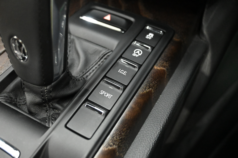 マセラティ ギブリ ﾍﾞｰｽｸﾞﾚｰﾄﾞ　中期ﾓﾃﾞﾙ ACC BSM 茶革 ﾋｰﾀｰ 8.4ｲﾝﾁﾅﾋﾞ TV Bｶﾒﾗ Carplay Blouetoothｵｰﾃﾞｨｵ ﾗﾃﾞｨｶｲﾝﾃﾘｱ Sportﾓｰﾄﾞ ｼﾙﾊﾞｰｷｬﾘﾊﾟｰ 純正19ｲﾝﾁAW　2年保証