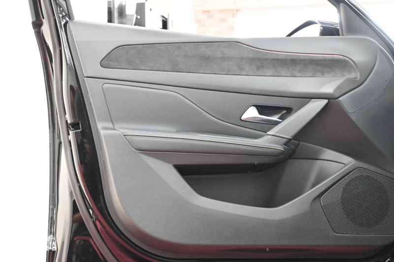 プジョー 308 GT ﾌﾞﾙｰHDi　ACC BSM ﾊｰﾌﾚｻﾞｰ ﾊﾟﾉﾗﾏSR 純正ﾅﾋﾞ CarPlay i-Connect 360ｶﾒﾗ LEDﾍｯﾄﾞﾗｲﾄ 純正18AW　2年保証付