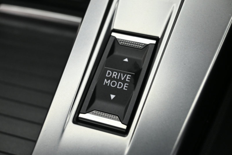 プジョー 308 GT ﾌﾞﾙｰHDi　ACC BSM ﾊｰﾌﾚｻﾞｰ ﾊﾟﾉﾗﾏSR 純正ﾅﾋﾞ CarPlay i-Connect 360ｶﾒﾗ LEDﾍｯﾄﾞﾗｲﾄ 純正18AW　2年保証付