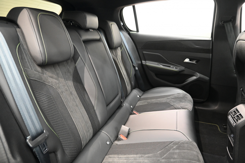 プジョー 308 GT ﾌﾞﾙｰHDi　ACC BSM ﾊｰﾌﾚｻﾞｰ ﾊﾟﾉﾗﾏSR 純正ﾅﾋﾞ CarPlay i-Connect 360ｶﾒﾗ LEDﾍｯﾄﾞﾗｲﾄ 純正18AW　2年保証付