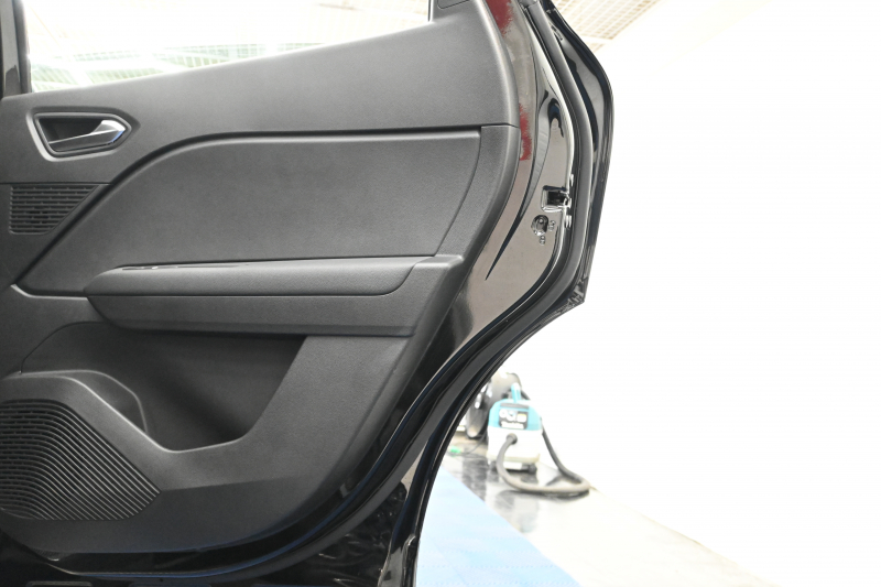 ルノー キャプチャー ｷｬﾌﾟﾁｬｰ ｲﾝﾃﾝｽﾃｯｸﾊﾟｯｸ　黒革 ﾋｰﾀｰ 純正ﾀｯﾁｽｸﾘｰﾝ 360ｶﾒﾗ Carplay Blouetoothｵｰﾃﾞｨｵ ｱﾀﾞﾌﾟﾃｨﾌﾞｸﾙｰｽﾞｺﾝﾄﾛｰﾙ LEDﾍｯﾄﾞﾗｲﾄ 純正18ｲﾝﾁAW　2年保証