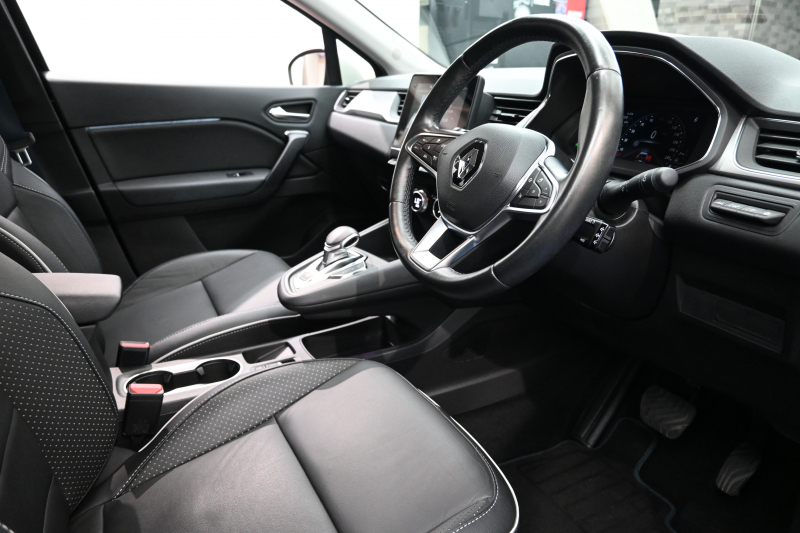 ルノー キャプチャー ｷｬﾌﾟﾁｬｰ ｲﾝﾃﾝｽﾃｯｸﾊﾟｯｸ　黒革 ﾋｰﾀｰ 純正ﾀｯﾁｽｸﾘｰﾝ 360ｶﾒﾗ Carplay Blouetoothｵｰﾃﾞｨｵ ｱﾀﾞﾌﾟﾃｨﾌﾞｸﾙｰｽﾞｺﾝﾄﾛｰﾙ LEDﾍｯﾄﾞﾗｲﾄ 純正18ｲﾝﾁAW　2年保証
