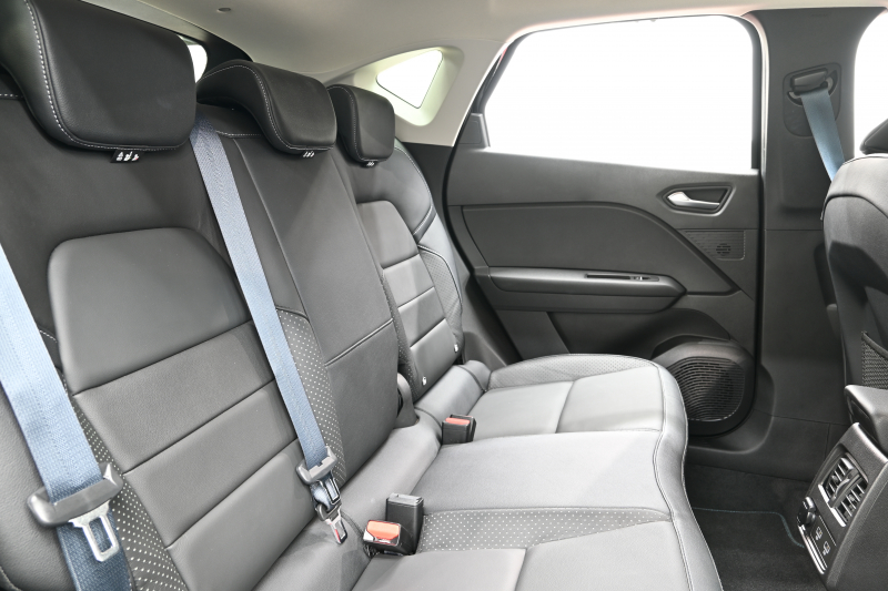 ルノー キャプチャー ｷｬﾌﾟﾁｬｰ ｲﾝﾃﾝｽﾃｯｸﾊﾟｯｸ　黒革 ﾋｰﾀｰ 純正ﾀｯﾁｽｸﾘｰﾝ 360ｶﾒﾗ Carplay Blouetoothｵｰﾃﾞｨｵ ｱﾀﾞﾌﾟﾃｨﾌﾞｸﾙｰｽﾞｺﾝﾄﾛｰﾙ LEDﾍｯﾄﾞﾗｲﾄ 純正18ｲﾝﾁAW　2年保証