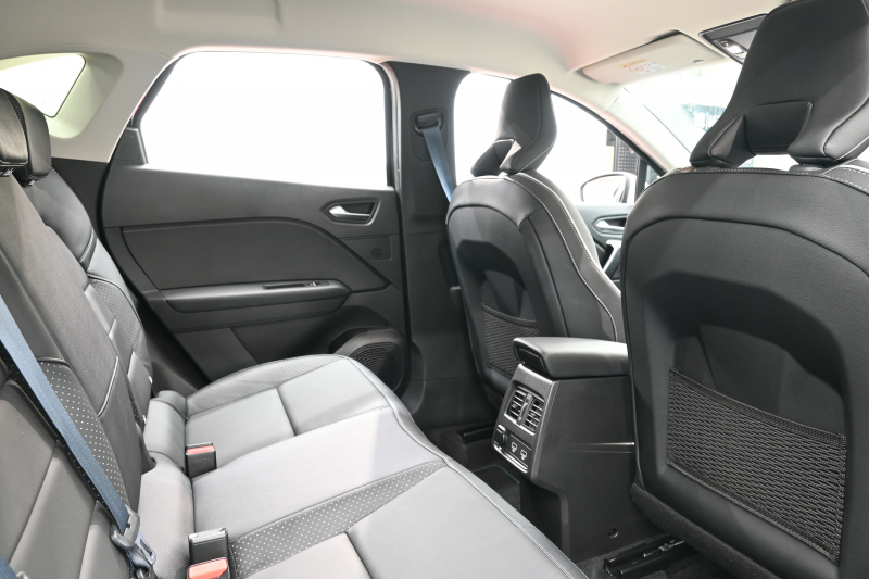 ルノー キャプチャー ｷｬﾌﾟﾁｬｰ ｲﾝﾃﾝｽﾃｯｸﾊﾟｯｸ　黒革 ﾋｰﾀｰ 純正ﾀｯﾁｽｸﾘｰﾝ 360ｶﾒﾗ Carplay Blouetoothｵｰﾃﾞｨｵ ｱﾀﾞﾌﾟﾃｨﾌﾞｸﾙｰｽﾞｺﾝﾄﾛｰﾙ LEDﾍｯﾄﾞﾗｲﾄ 純正18ｲﾝﾁAW　2年保証
