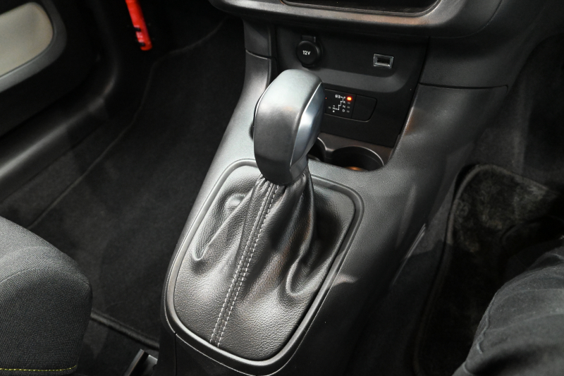 シトロエン C3 ﾌｨｰﾙ　1ｵｰﾅｰ 正規D車 黒布ｼｰﾄ 純正ｵｰﾃﾞｨｵﾓﾆﾀｰ Carplay Blouetoothｵｰﾃﾞｨｵ LEDﾍｯﾄﾞﾗｲﾄ ｱｸﾃｨﾌﾞｾｰﾌﾃｨﾌﾞﾚｰｷ　2年保証