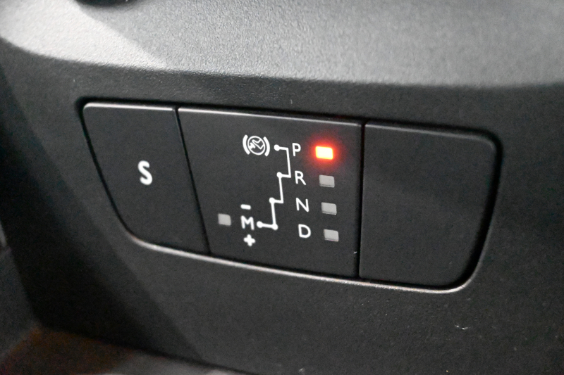シトロエン C3 ﾌｨｰﾙ　1ｵｰﾅｰ 正規D車 黒布ｼｰﾄ 純正ｵｰﾃﾞｨｵﾓﾆﾀｰ Carplay Blouetoothｵｰﾃﾞｨｵ LEDﾍｯﾄﾞﾗｲﾄ ｱｸﾃｨﾌﾞｾｰﾌﾃｨﾌﾞﾚｰｷ　2年保証