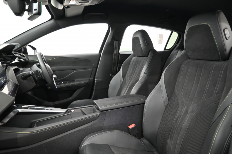 プジョー 308 GT ﾌﾞﾙｰHDi　 正規D車 有償色 ﾌﾞﾗｯｸﾚｻﾞｰ/ｱﾙｶﾝﾀﾗｼｰﾄ ﾋｰﾀｰ 純正ﾀｯﾁｽｸﾘｰﾝﾅﾋﾞ 360ｶﾒﾗ CarPlay ｱﾀﾞﾌﾟﾃｨﾌﾞｸﾙｰｽﾞｺﾝﾄﾛｰﾙ LEDﾍｯﾄﾞﾗｲﾄ 純正18ｲﾝﾁAW　2年保証付