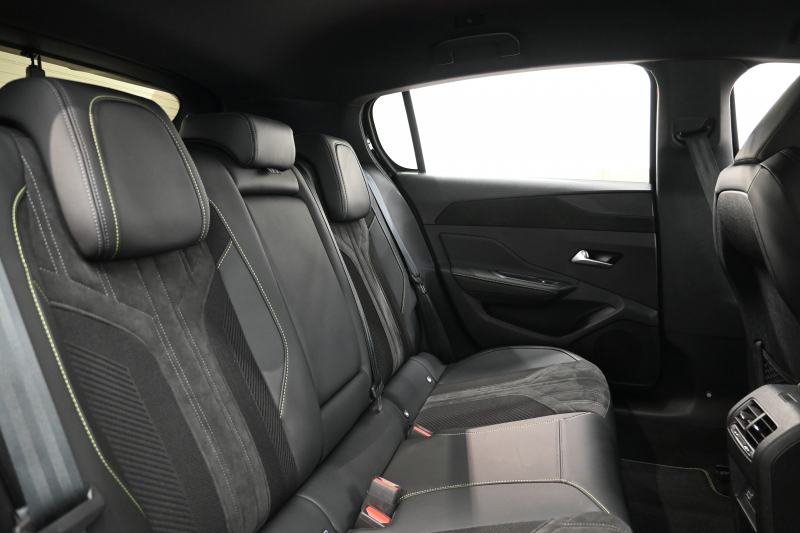 プジョー 308 GT ﾌﾞﾙｰHDi　 正規D車 有償色 ﾌﾞﾗｯｸﾚｻﾞｰ/ｱﾙｶﾝﾀﾗｼｰﾄ ﾋｰﾀｰ 純正ﾀｯﾁｽｸﾘｰﾝﾅﾋﾞ 360ｶﾒﾗ CarPlay ｱﾀﾞﾌﾟﾃｨﾌﾞｸﾙｰｽﾞｺﾝﾄﾛｰﾙ LEDﾍｯﾄﾞﾗｲﾄ 純正18ｲﾝﾁAW　2年保証付