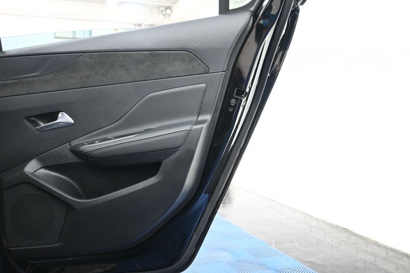 プジョー 308 GT ﾌﾞﾙｰHDi　 正規D車 有償色 ﾌﾞﾗｯｸﾚｻﾞｰ/ｱﾙｶﾝﾀﾗｼｰﾄ ﾋｰﾀｰ 純正ﾀｯﾁｽｸﾘｰﾝﾅﾋﾞ 360ｶﾒﾗ CarPlay ｱﾀﾞﾌﾟﾃｨﾌﾞｸﾙｰｽﾞｺﾝﾄﾛｰﾙ LEDﾍｯﾄﾞﾗｲﾄ 純正18ｲﾝﾁAW　2年保証付