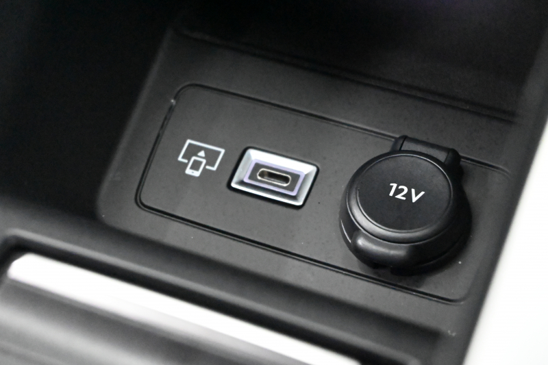 プジョー 308 GT ﾌﾞﾙｰHDi　 正規D車 有償色 ﾌﾞﾗｯｸﾚｻﾞｰ/ｱﾙｶﾝﾀﾗｼｰﾄ ﾋｰﾀｰ 純正ﾀｯﾁｽｸﾘｰﾝﾅﾋﾞ 360ｶﾒﾗ CarPlay ｱﾀﾞﾌﾟﾃｨﾌﾞｸﾙｰｽﾞｺﾝﾄﾛｰﾙ LEDﾍｯﾄﾞﾗｲﾄ 純正18ｲﾝﾁAW　2年保証付