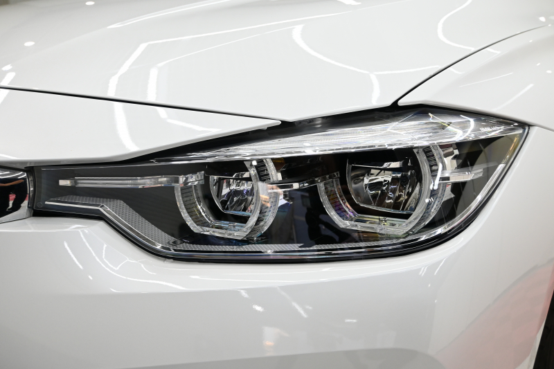 BMW 3シリーズ 320i ﾗｸﾞｼﾞｭｱﾘｰ　後期ﾓﾃﾞﾙ 1ｵｰﾅｰ ﾌﾞﾗｳﾝﾚｻﾞｰ IDriveﾅﾋﾞ ﾊﾞｯｸｶﾒﾗ Blouetoothｵｰﾃﾞｨｵ ｱﾀﾞﾌﾟﾃｨﾌﾞｸﾙｰｽﾞｺﾝﾄﾛｰﾙ LEDﾍｯﾄﾞﾗｲﾄ ﾊﾟｰｷﾝｸﾞｾﾝｻｰ 純正17ｲﾝﾁAW　2年保証