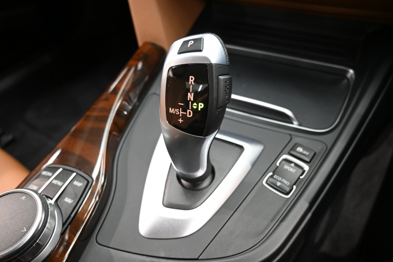 BMW 3シリーズ 320i ﾗｸﾞｼﾞｭｱﾘｰ　後期ﾓﾃﾞﾙ 1ｵｰﾅｰ ﾌﾞﾗｳﾝﾚｻﾞｰ IDriveﾅﾋﾞ ﾊﾞｯｸｶﾒﾗ Blouetoothｵｰﾃﾞｨｵ ｱﾀﾞﾌﾟﾃｨﾌﾞｸﾙｰｽﾞｺﾝﾄﾛｰﾙ LEDﾍｯﾄﾞﾗｲﾄ ﾊﾟｰｷﾝｸﾞｾﾝｻｰ 純正17ｲﾝﾁAW　2年保証