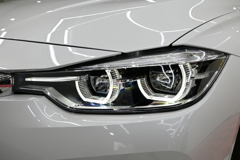 BMW 3シリーズ 320i ﾗｸﾞｼﾞｭｱﾘｰ　後期ﾓﾃﾞﾙ 1ｵｰﾅｰ ﾌﾞﾗｳﾝﾚｻﾞｰ IDriveﾅﾋﾞ ﾊﾞｯｸｶﾒﾗ Blouetoothｵｰﾃﾞｨｵ ｱﾀﾞﾌﾟﾃｨﾌﾞｸﾙｰｽﾞｺﾝﾄﾛｰﾙ LEDﾍｯﾄﾞﾗｲﾄ ﾊﾟｰｷﾝｸﾞｾﾝｻｰ 純正17ｲﾝﾁAW　2年保証