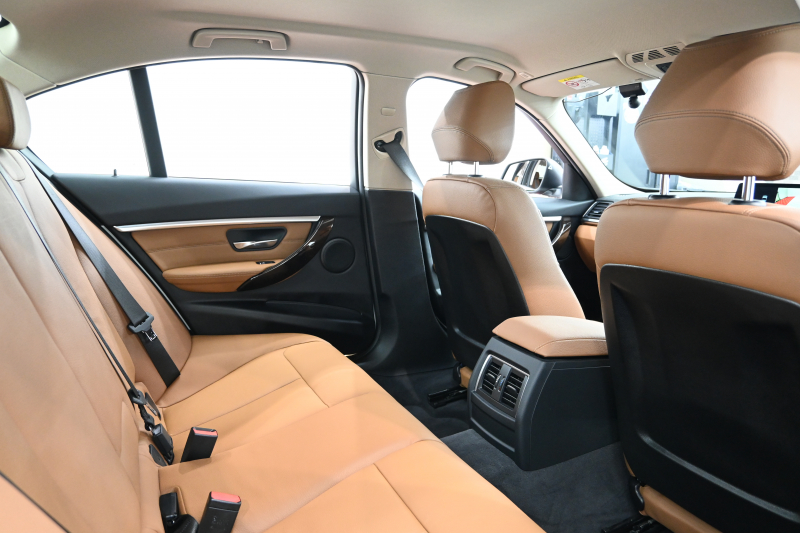 BMW 3シリーズ 320i ﾗｸﾞｼﾞｭｱﾘｰ　後期ﾓﾃﾞﾙ 1ｵｰﾅｰ ﾌﾞﾗｳﾝﾚｻﾞｰ IDriveﾅﾋﾞ ﾊﾞｯｸｶﾒﾗ Blouetoothｵｰﾃﾞｨｵ ｱﾀﾞﾌﾟﾃｨﾌﾞｸﾙｰｽﾞｺﾝﾄﾛｰﾙ LEDﾍｯﾄﾞﾗｲﾄ ﾊﾟｰｷﾝｸﾞｾﾝｻｰ 純正17ｲﾝﾁAW　2年保証