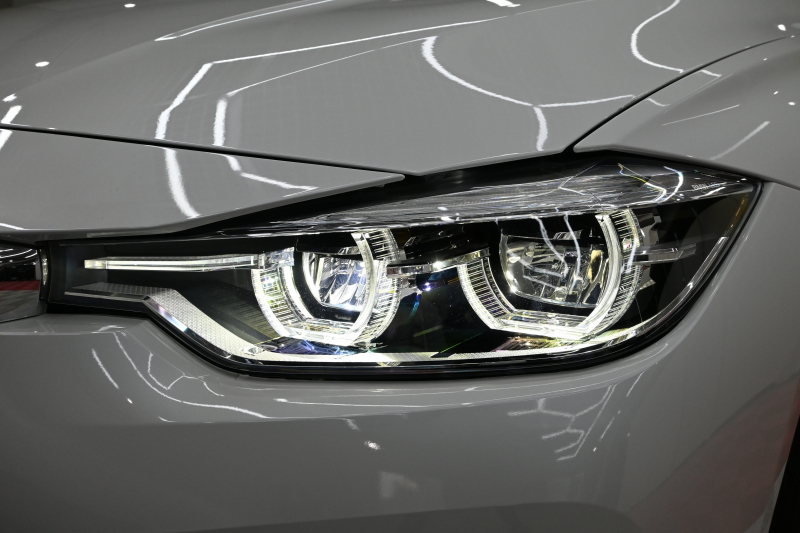 BMW 3シリーズ 320i ﾗｸﾞｼﾞｭｱﾘｰ　後期ﾓﾃﾞﾙ 1ｵｰﾅｰ ﾌﾞﾗｳﾝﾚｻﾞｰ IDriveﾅﾋﾞ ﾊﾞｯｸｶﾒﾗ Blouetoothｵｰﾃﾞｨｵ ｱﾀﾞﾌﾟﾃｨﾌﾞｸﾙｰｽﾞｺﾝﾄﾛｰﾙ LEDﾍｯﾄﾞﾗｲﾄ ﾊﾟｰｷﾝｸﾞｾﾝｻｰ 純正17ｲﾝﾁAW　2年保証