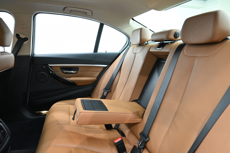 BMW 3シリーズ 320i ﾗｸﾞｼﾞｭｱﾘｰ　後期ﾓﾃﾞﾙ 1ｵｰﾅｰ ﾌﾞﾗｳﾝﾚｻﾞｰ IDriveﾅﾋﾞ ﾊﾞｯｸｶﾒﾗ Blouetoothｵｰﾃﾞｨｵ ｱﾀﾞﾌﾟﾃｨﾌﾞｸﾙｰｽﾞｺﾝﾄﾛｰﾙ LEDﾍｯﾄﾞﾗｲﾄ ﾊﾟｰｷﾝｸﾞｾﾝｻｰ 純正17ｲﾝﾁAW　2年保証