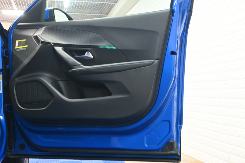 プジョー 2008 ｱﾘｭｰﾙ　 ACC LKA LPA CarPlay Pｽﾀ ECO ｺﾝﾋﾞﾚｻﾞｰ 7ｲﾝﾁﾀｯﾁｽｸﾘｰﾝ Bｶﾒﾗ ﾜｲﾔﾚｽ充電器 純正17ｲﾝﾁAW　2年保証付